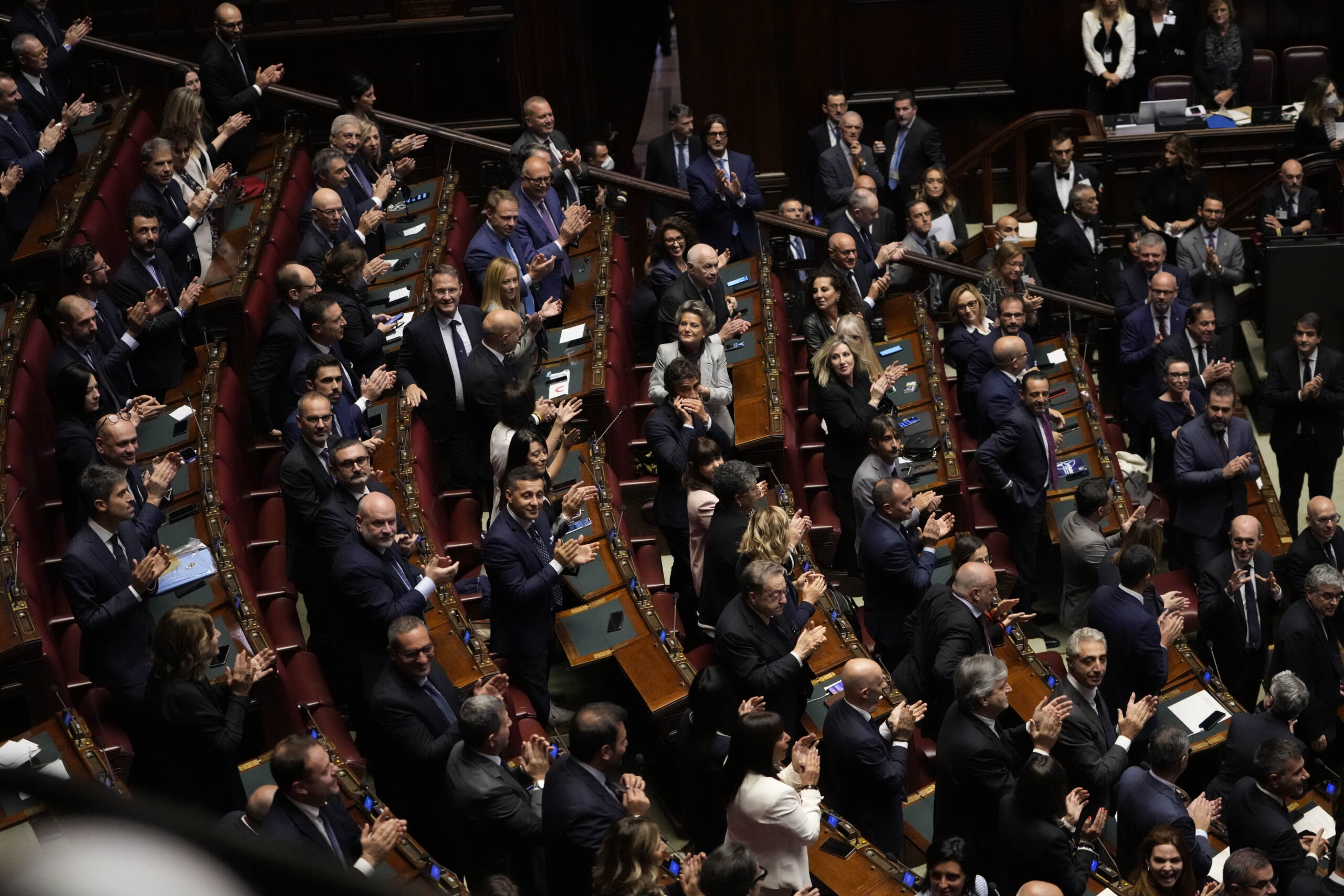 Eletto Fontana, opposizione non applaude Eletto Fontana, opposizione non applaude