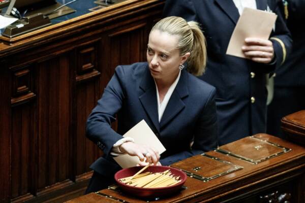 Governo, Meloni: “A Italia serve esecutivo autorevole”