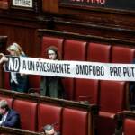 Camera, esposto in Aula striscione anti-Fontana