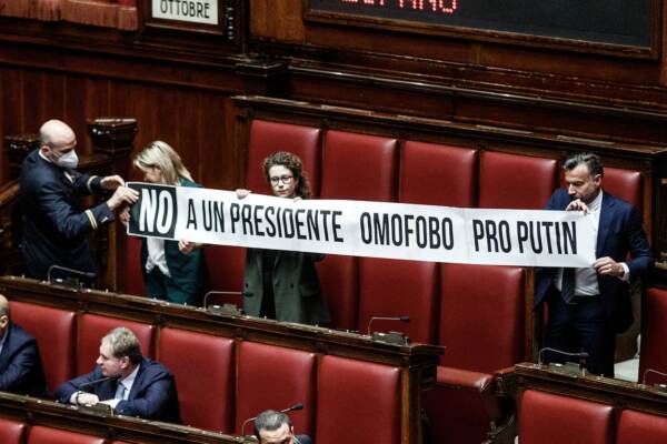Camera, esposto in Aula striscione anti-Fontana