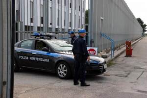 Carceri, agenti in ostaggio ad Avellino