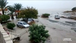 Alluvione a Creta, l’isola greca invasa dall’acqua