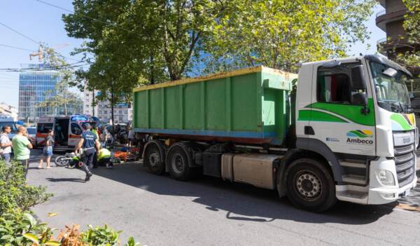 Milano, Incidente in viale Abruzzi: moto a terra