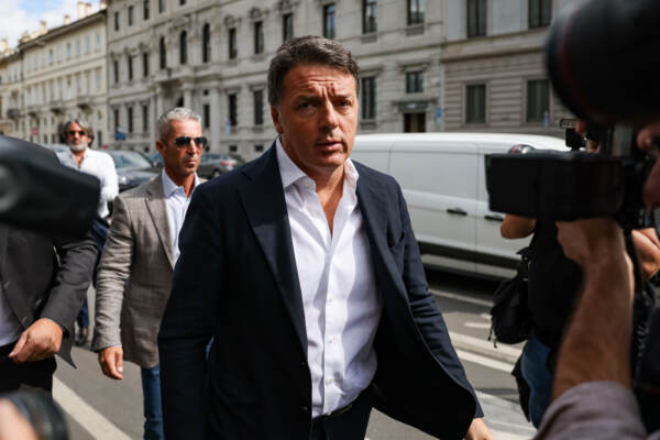 Elezioni, Matteo Renzi incontra le imprese nella sede di Confcommercio