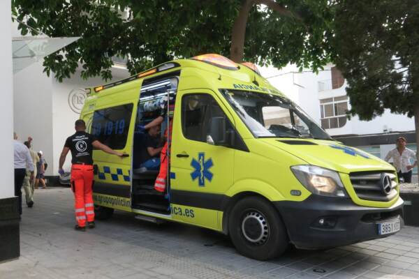 Ezio Greggio e Romina Pierdomenico coinvolti in un incidente stradale a Ibiza