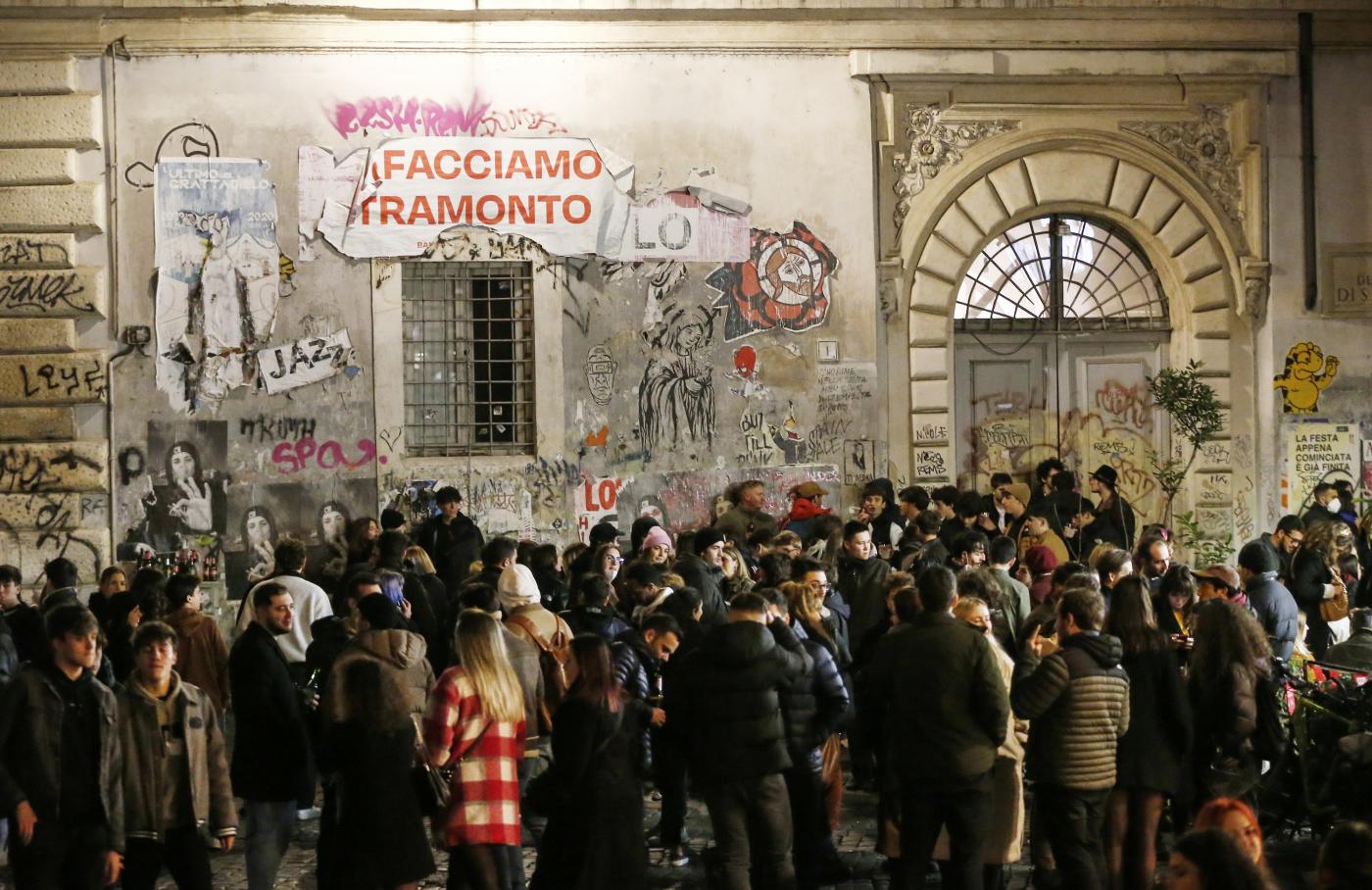 Roma, decalogo shock su Halloween Cabot University: “Non camminate sole”