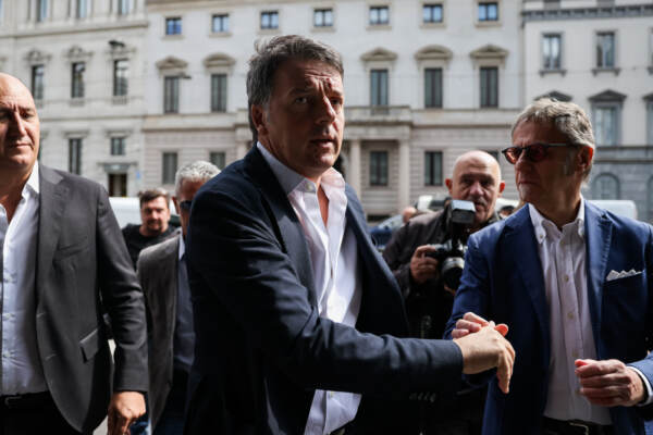 Elezioni, Matteo Renzi incontra le imprese nella sede di Confcommercio