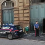 Napoli, droga e telefoni in carcere per soldi: 8 arresti