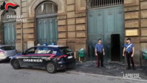 Napoli, droga e telefoni in carcere per soldi: 8 arresti