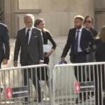 Neymar, selfie con fan prima di entrare in tribunale