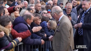 Gb, Re Carlo III incontra i profughi ad Aberdeen