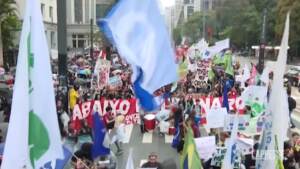 Brasile, studenti in piazza contro Bolsonaro
