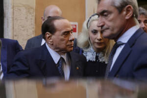 Elezione dei capogruppo, Uscita di Silvio Berlusconi dai gruppi parlamentari della Camera