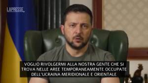 Ucraina, Zelensky: “Non arruolatevi con russi, deponete armi”