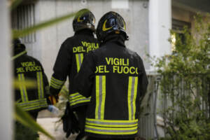 Incendio in viale Etiopia a Roma: palazzo evacuato