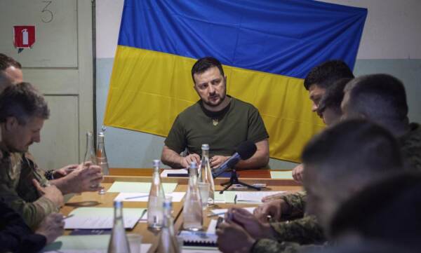 Guerra Russia-Ucraina, il Presidente Zelensky visita la regione di Mykolaiv
