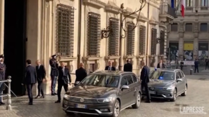 Governo, Draghi arriva a Palazzo Chigi per rito campanella