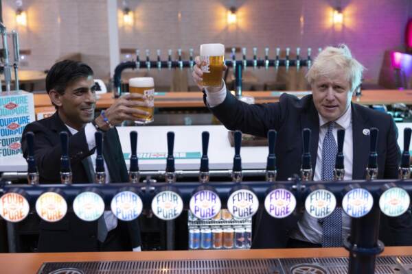 Boris Johnson e Rishi Sunak visitano il birrificio Fourpure a Bermondsey