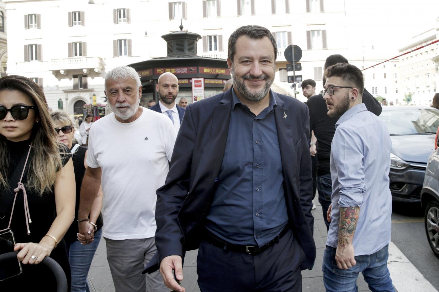 Governo, Salvini: “Torneremo a far rispettare i confini”