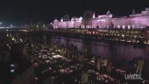 India, record a Ayodhya: accese oltre 1,5 milioni di lampade a olio