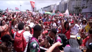 Brasile, parata dei supporter di Lula per le strade di Rio