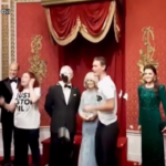 Londra, statua di Carlo III imbrattata con torta al cioccolato