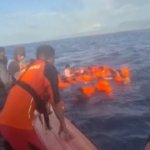 Indonesia, 14 morti per incendio su traghetto: le immagini dei soccorsi