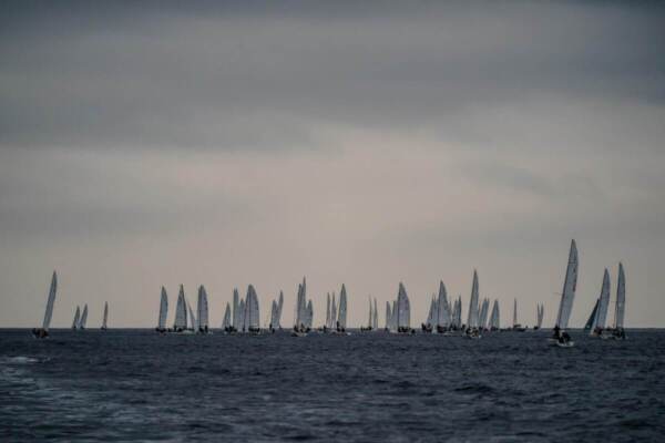 Voile: l’équipe suisse Découvertes-GeoMod remporte le championnat du monde J/70 à Monaco