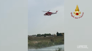 Venezia, pescatore bloccato nel Brenta: soccorso con l’elicottero