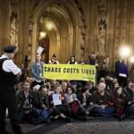 Regno Unito, attivisti clima occupano Parlamento