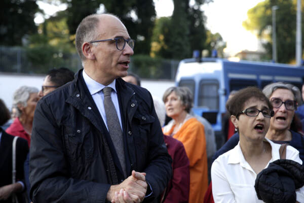 Roma, Manifestazione in solidarietà delle donne Iraniane davanti all’ambasciata dell’Iran