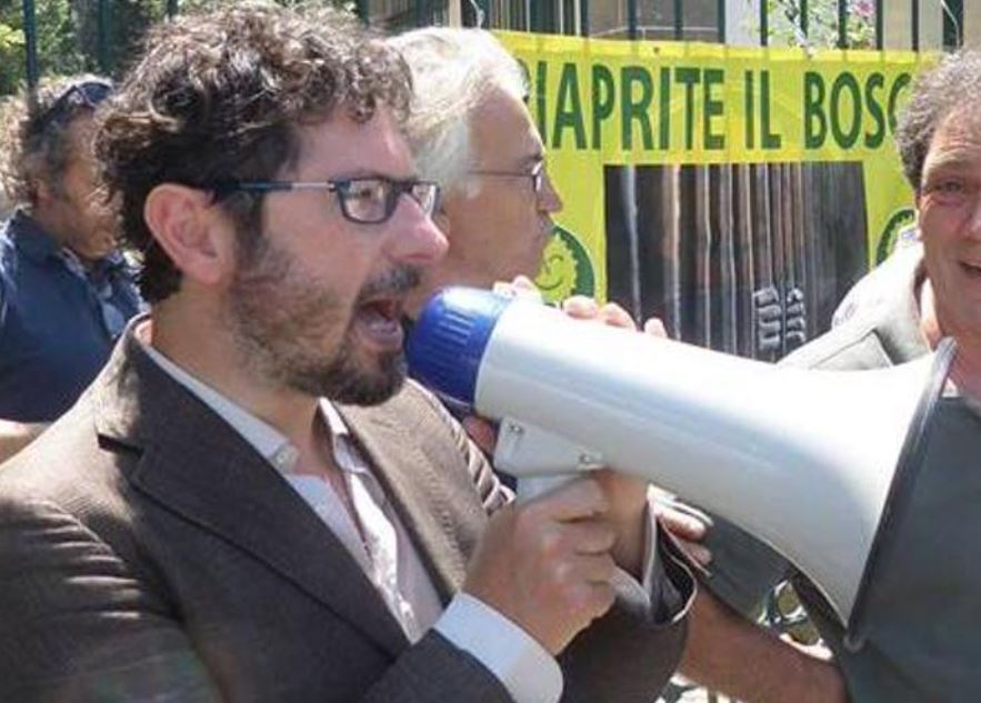 Napoli, Francesco Emilio Borrelli minacciato di morte in diretta Napoli, Francesco Emilio Borrelli minacciato di morte in diretta