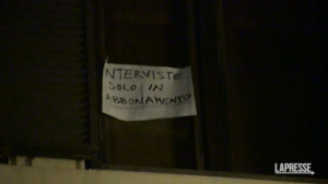 Grillo at Forum hotel with a sign: “Interviews only by subscription”