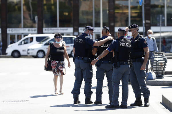 Stazione Termini, allerta manifestazioni NO Green Pass: la polizia davanti alla stazione