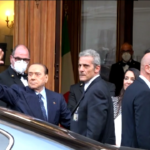 Governo, Berlusconi arriva al Senato dopo 9 anni di assenza