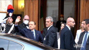 Governo, Berlusconi arriva al Senato dopo 9 anni di assenza