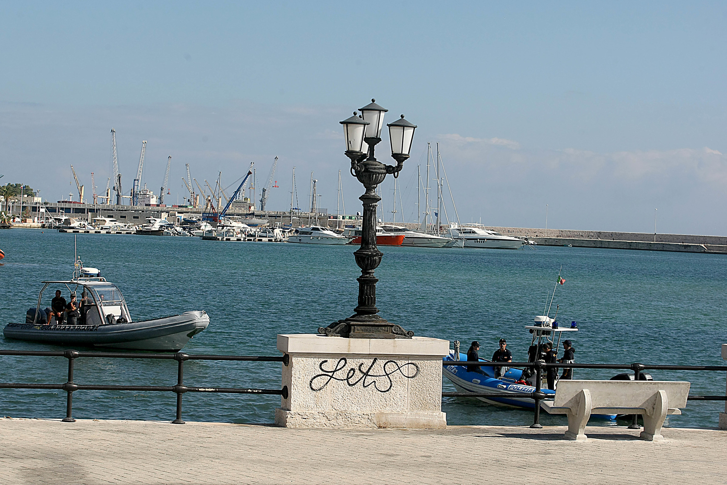 Bari, 19 arresti: anche scambio politico-mafioso Bari, 19 arresti: anche scambio politico-mafioso