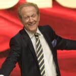 Memo Remigi allontanato dalla Rai dopo molestie in diretta