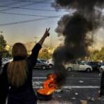 Amini, polizia spara su manifestanti Iran