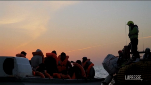 Migranti, Ocean Viking salva 32 persone al largo di Malta