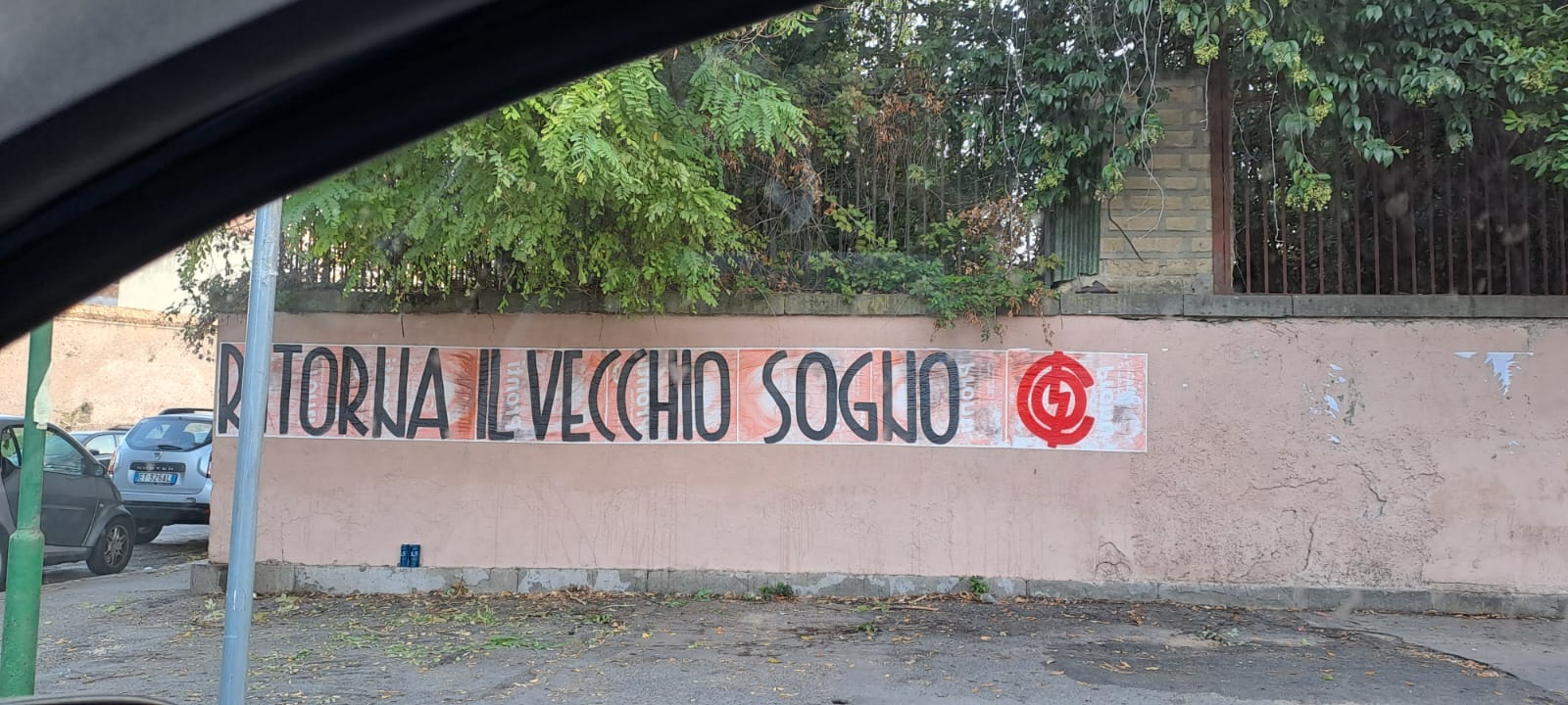 Roma, striscione davanti a sede Msi: “Ritorna il vecchio sogno” Roma, striscione davanti a sede Msi: “Ritorna il vecchio sogno”