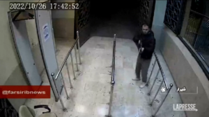 Iran, attacco a mausoleo Shiraz: le immagini