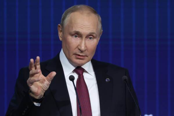 Ucraina, Putin: “Occidente alimenta guerre”