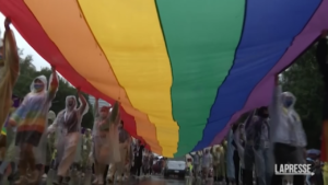 Pride, migliaia di persone sfilano a Taipei