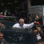 Brasile, bagno di folla per Lula dopo il voto