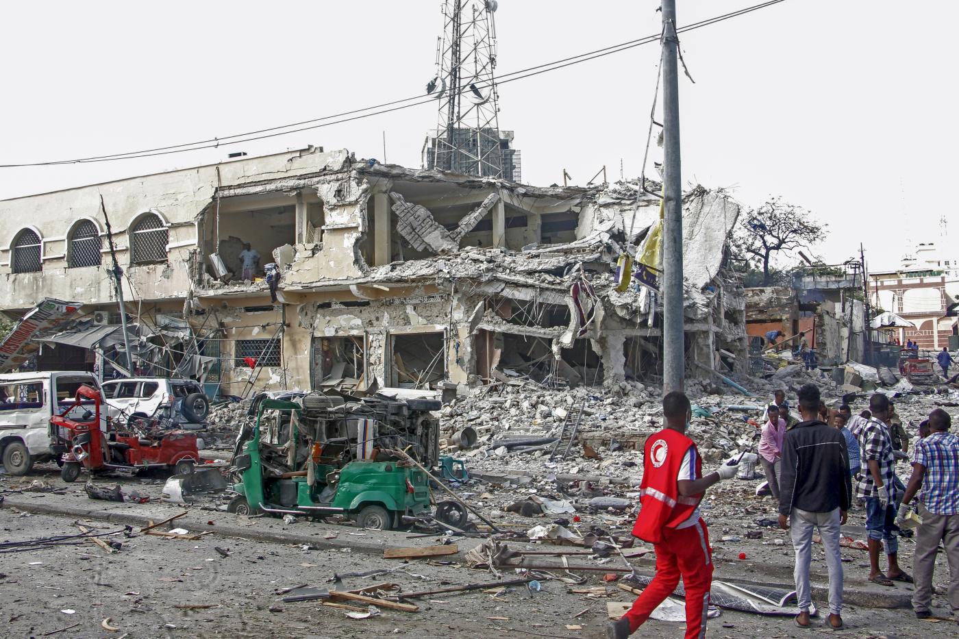Somalia, autobombe a Mogadiscio: decine di morti