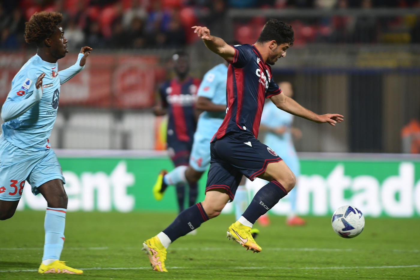 Monza-Bologna 1-2, rimonta rossoblu con Ferguson e Orsolini Monza-Bologna 1-2, rimonta rossoblu con Ferguson e Orsolini