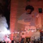 Napoli, la fiaccolata per il compleanno di Maradona