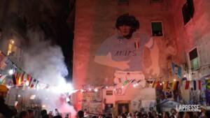 Napoli, la fiaccolata per il compleanno di Maradona