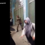Afghanistan, non indossano il burqa: studentesse frustate dai talebani